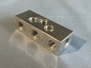 Miniatur-Anschlussblock - Baumaschinentechnik Schubert