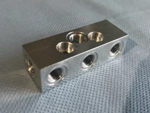 Miniatur-Anschlussblock - Baumaschinentechnik Schubert
