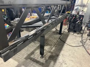 Sonderbau einer Hydraulikzylinderreparaturstation - Baumaschinentechnik Schubert